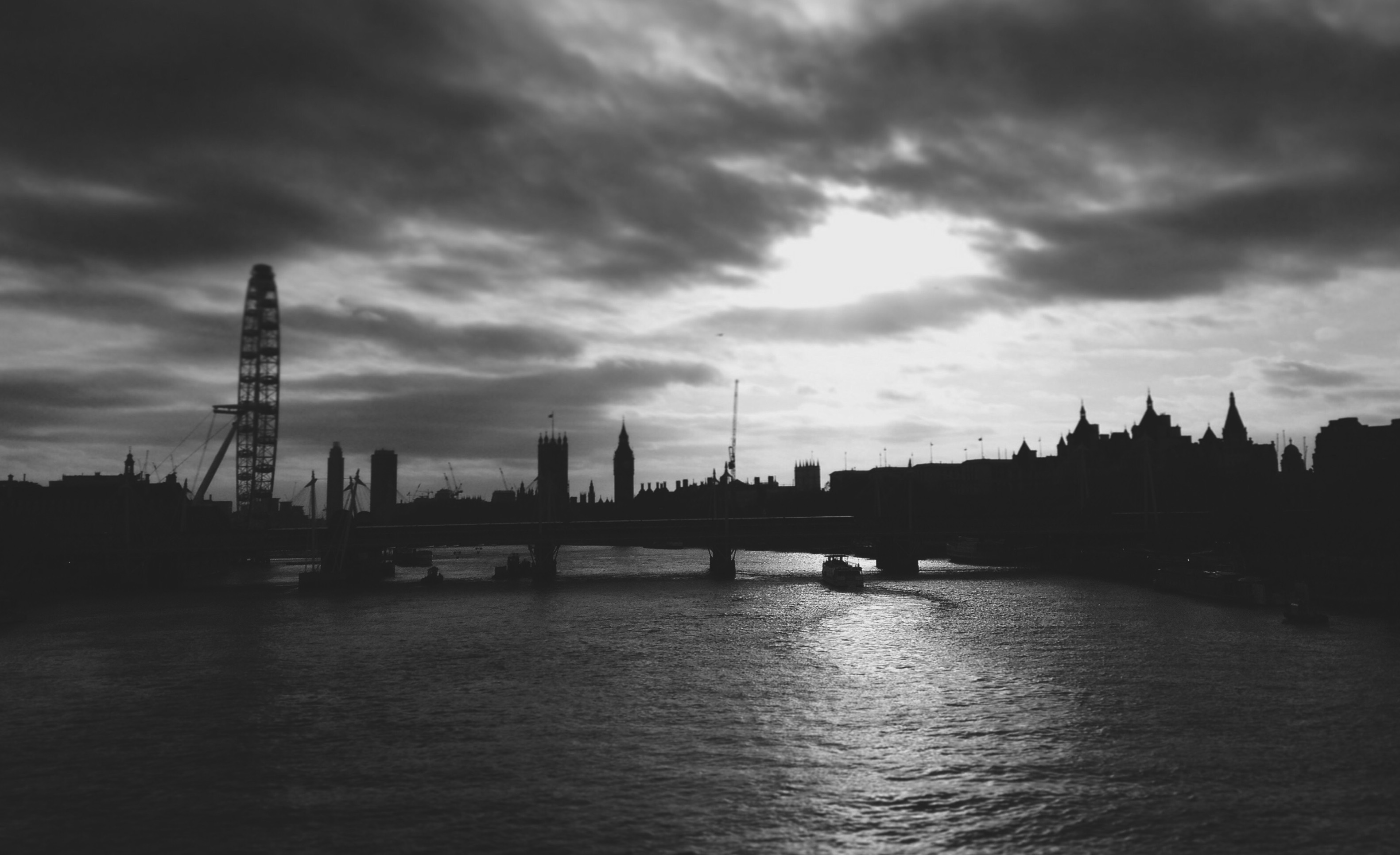 UK 2 B/W